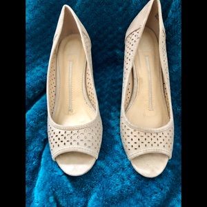 New Directions Cream Suede Dress Shoe Sz 7.5